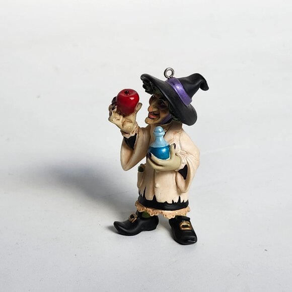 Hallmark Keepsake Hauntington Collection: Cass Taspell Halloween Ornament. - Picture 7 of 12